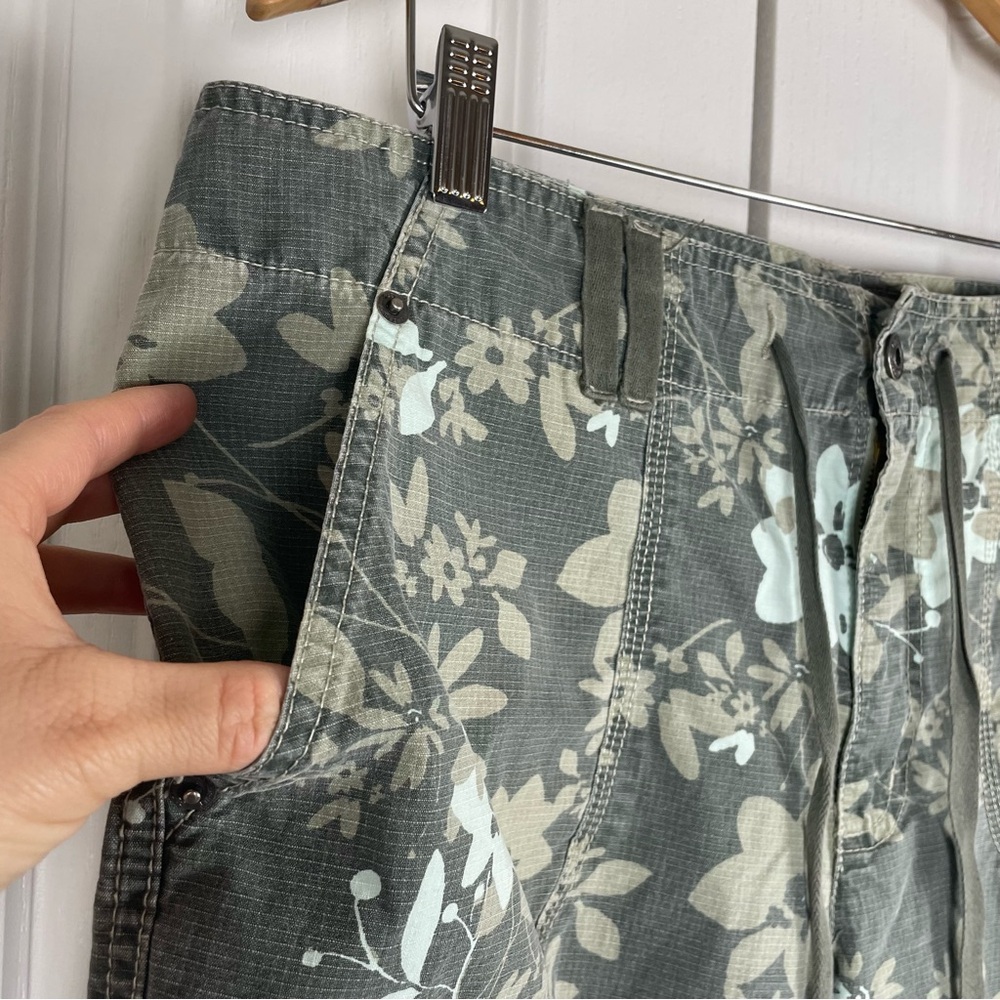 Y2K Gloria Vanderbilt Ripstop Floral Capri Pants Women’s 14 Green Utility Sporty - Picture 4 of 16